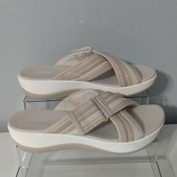 Clarks Cloudsteppers Women's Cream‎ and Tan Sandals - Picture 10 of 11